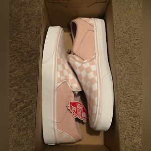 🌸BNIB PINK AND WHITE CLASSIC SLIP ON CHECKERED VANS🌸